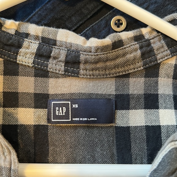 Gap XS black and gray flannel - Picture 2 of 4